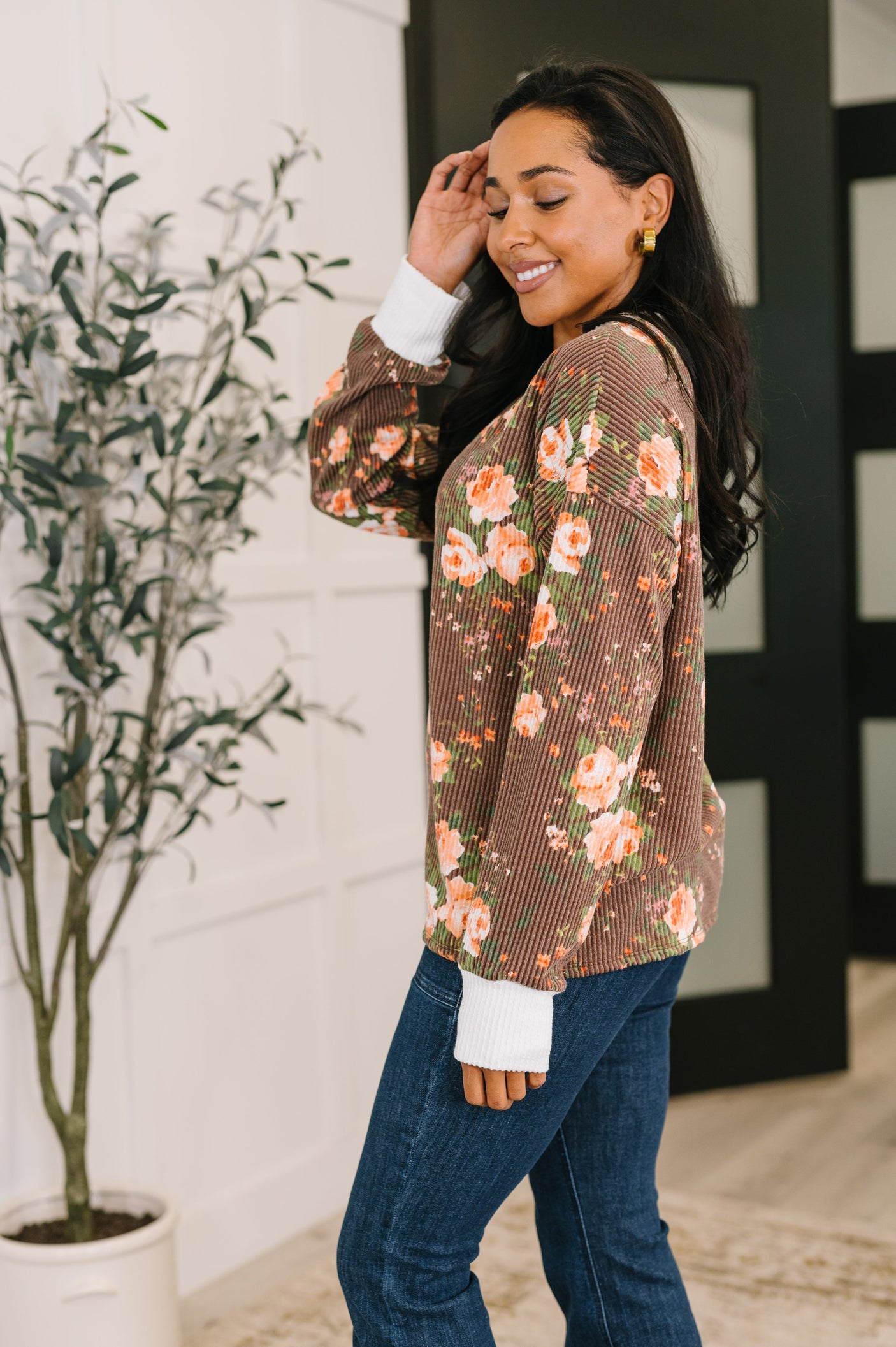 Alguien en quien apoyarse. Top acanalado de cable.