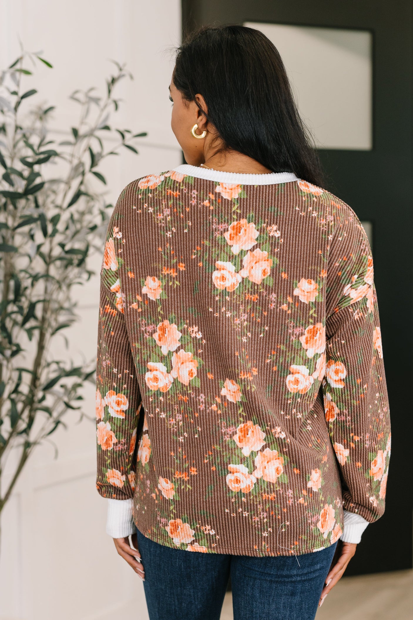 Alguien en quien apoyarse. Top acanalado de cable.