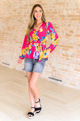 Blusa floral con cuello en V de Spring to Be Sprung