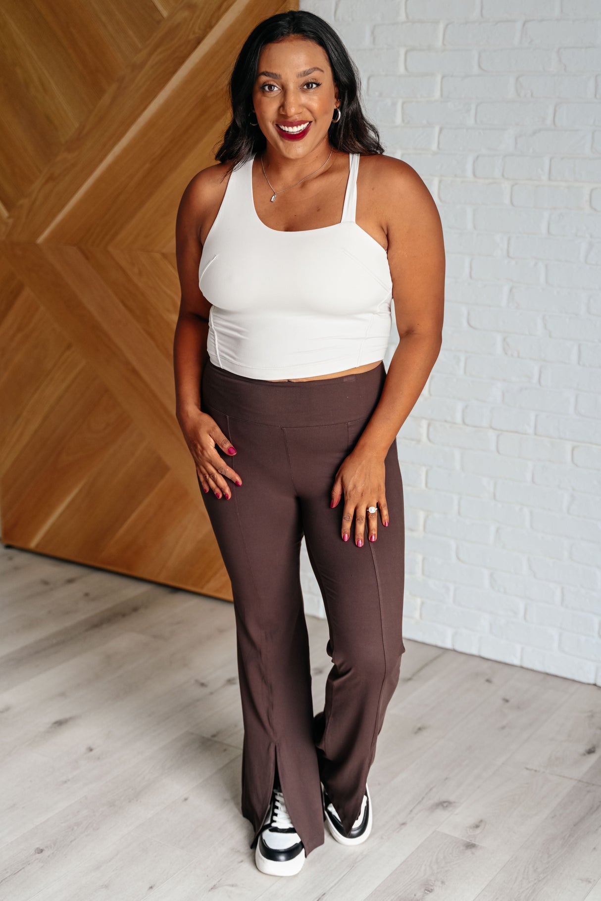 Leggings acampanados Stamina Stride en color espresso