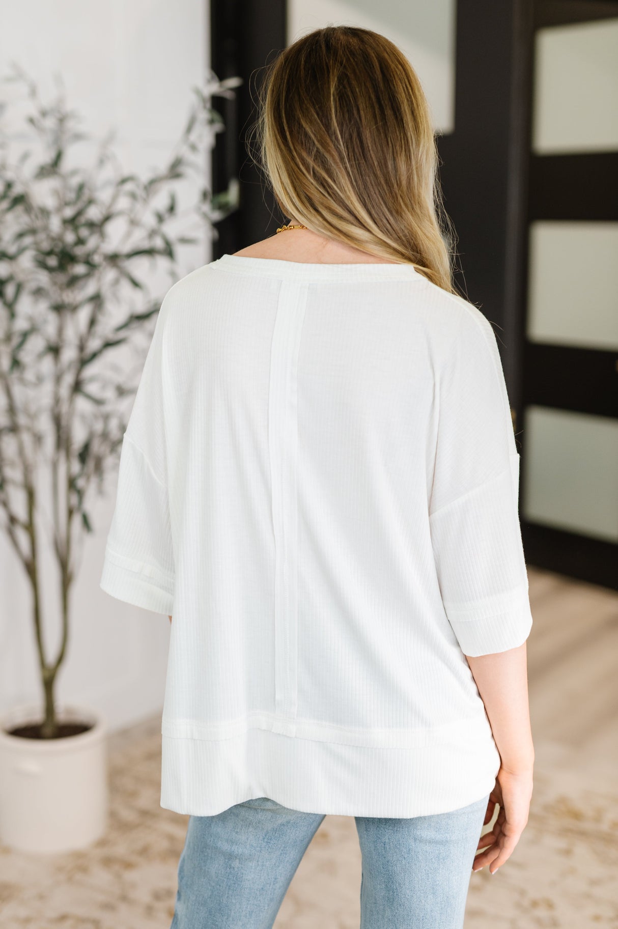 Camiseta relajada Stay On Top en color blanco roto