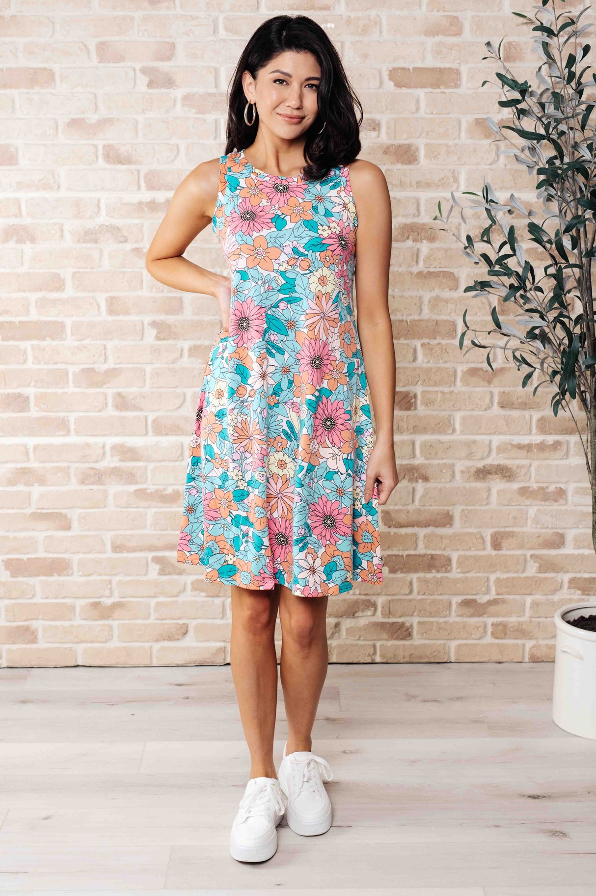 Vestido sin mangas con vuelo para jardín de verano