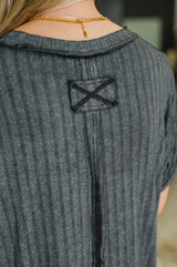 Top lavado mineral Bestie del domingo en negro ceniza