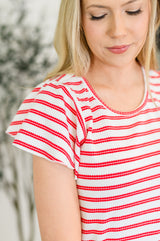 Vestido informal con mangas onduladas y rayas soleadas