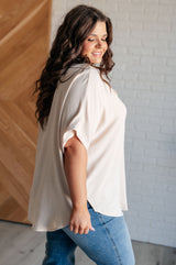 Blusa abotonada Sweet Simplicity en color avena