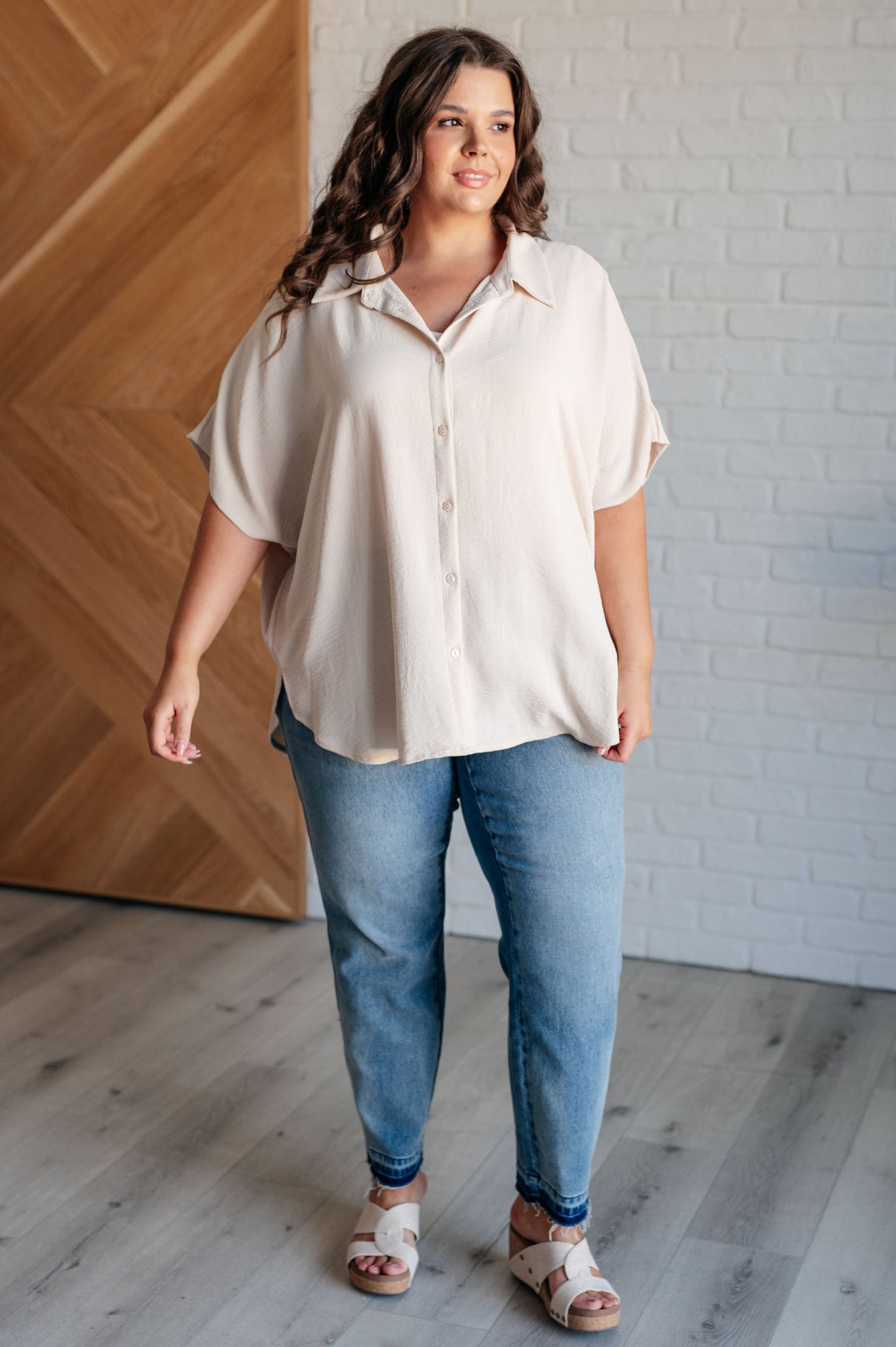 Blusa abotonada Sweet Simplicity en color avena