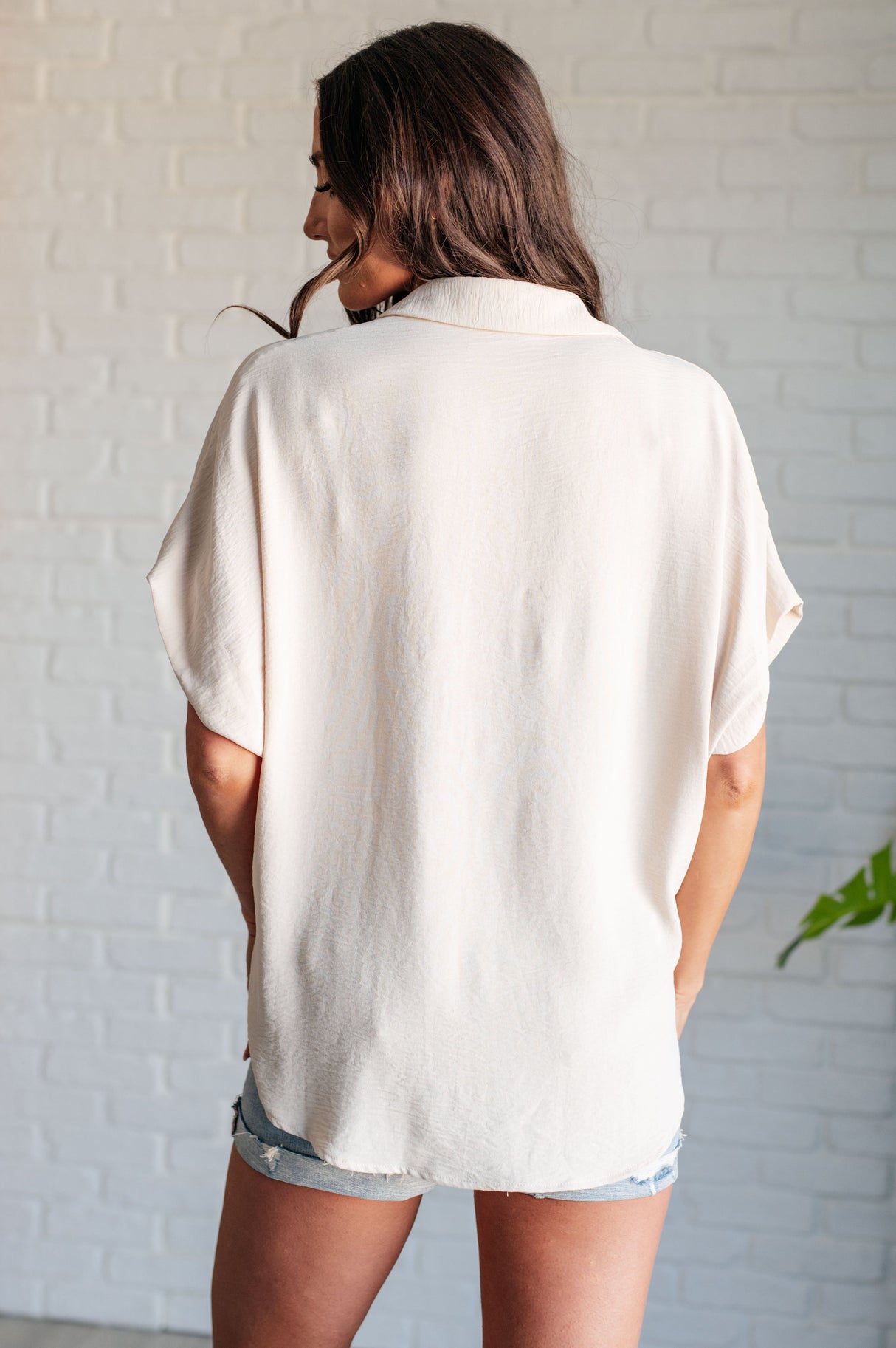Blusa abotonada Sweet Simplicity en color avena