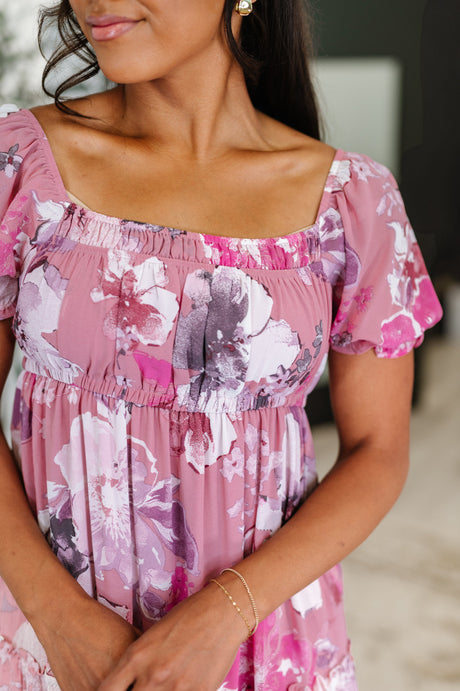 Vestido floral con escote cuadrado y escote corazón Club