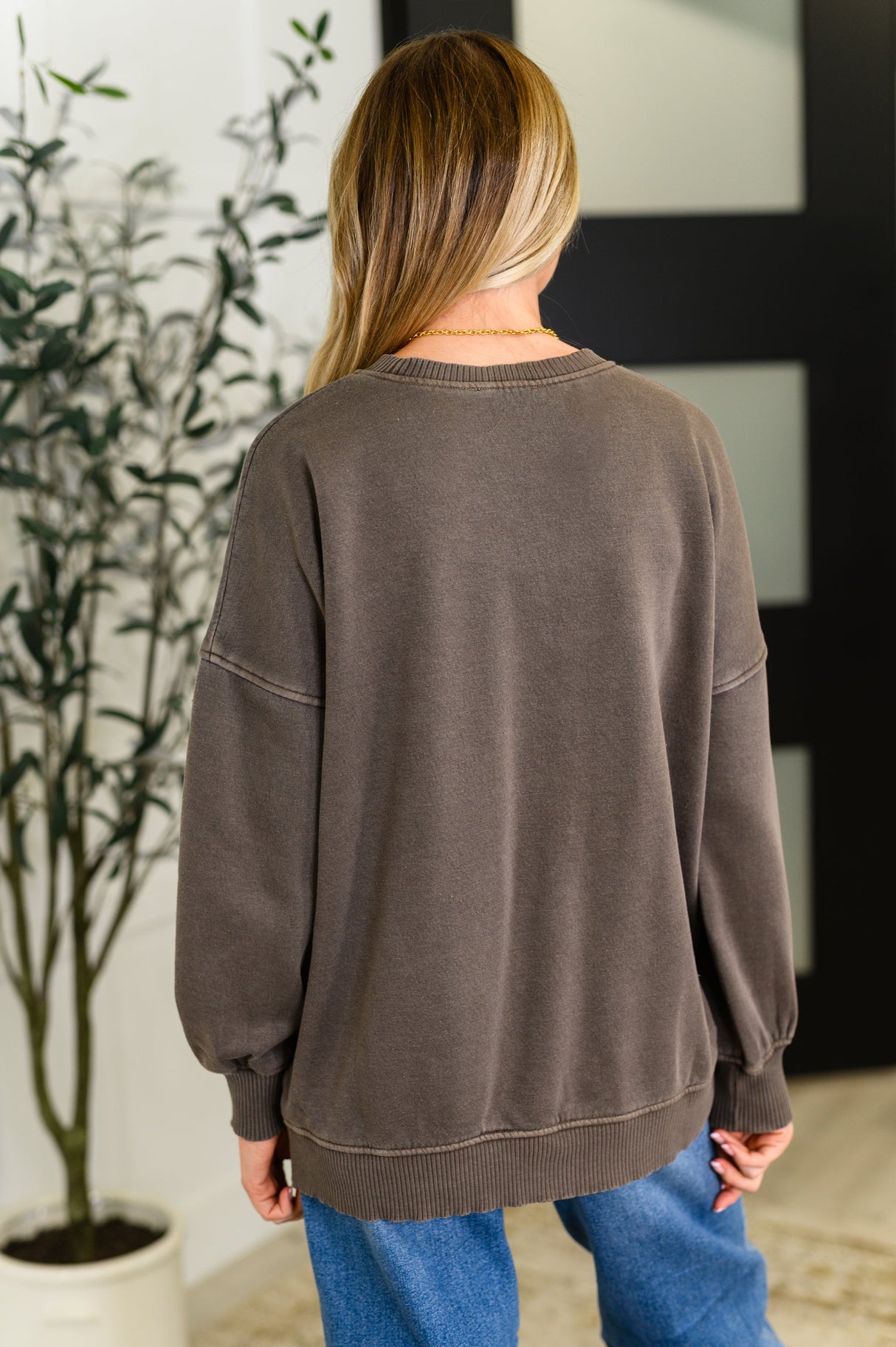 Jersey marrón con dobladillo escalonado Talk Cozy to Me