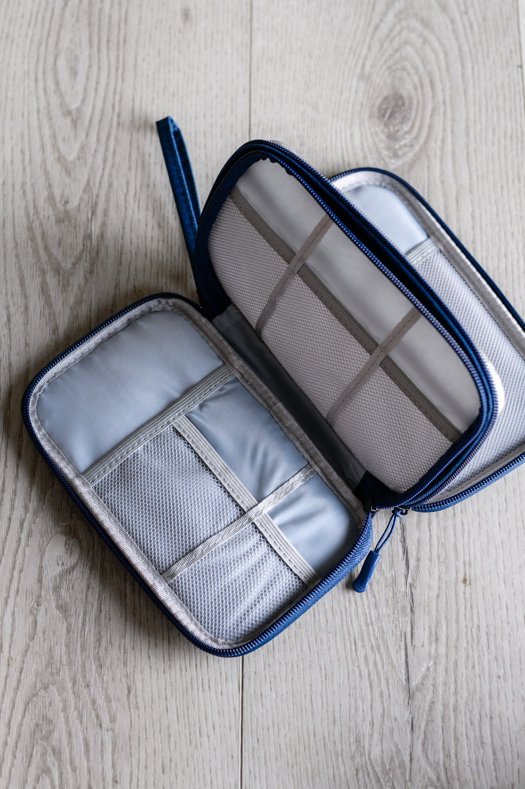 Estuche técnico todo en uno en color azul marino