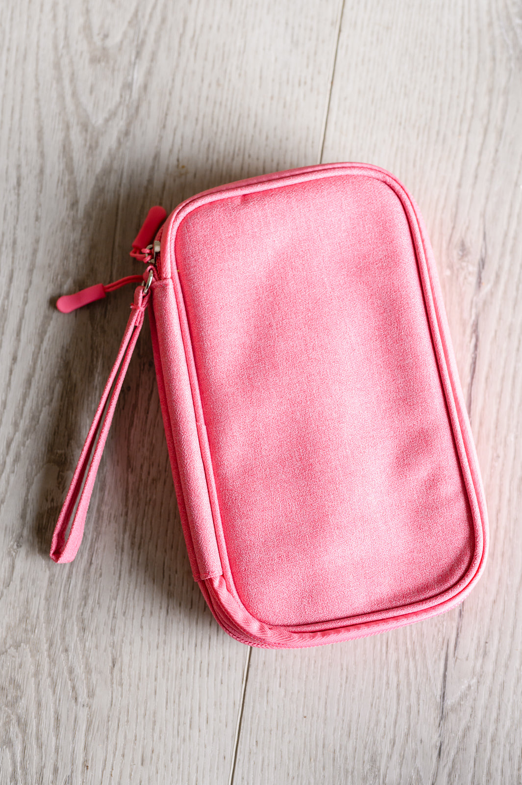 Estuche tecnológico rosa con todo lo necesario