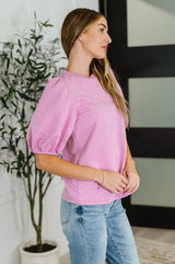 Blusa texturizada con mangas globo en color rosa