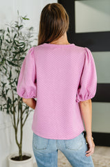 Blusa texturizada con mangas globo en color rosa