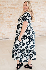 Vestido floral de cuello cuadrado de The Hot Topic