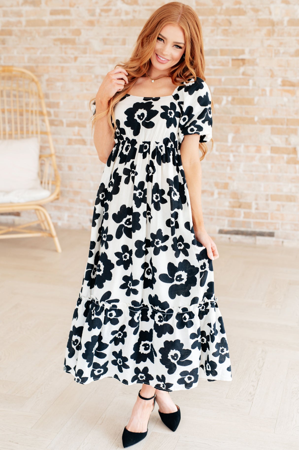 Vestido floral de cuello cuadrado de The Hot Topic