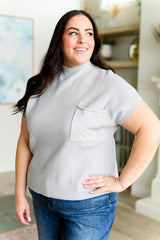 Suéter de manga corta con cuello alto de This Little Life en gris