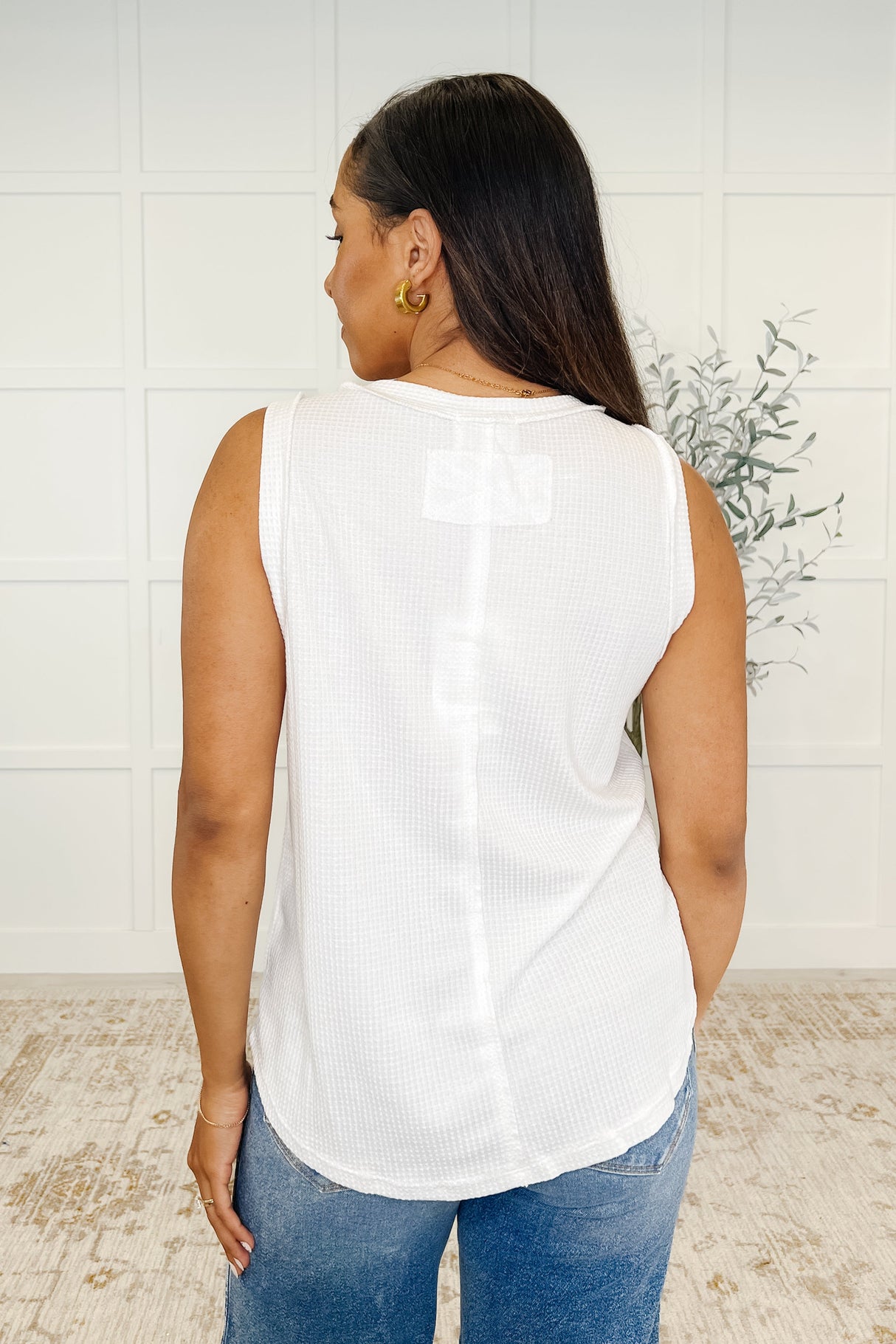 Camiseta de tirantes de cuello redondo Thread Theory en color marfil