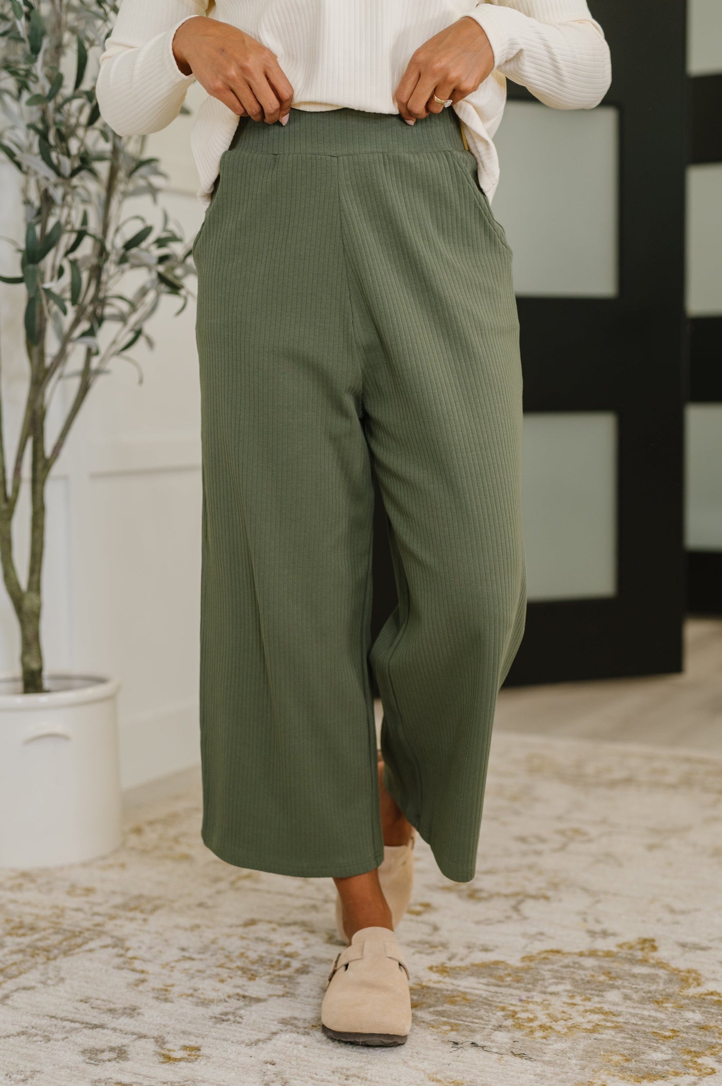 Culottes de tomillo en pino polvoriento