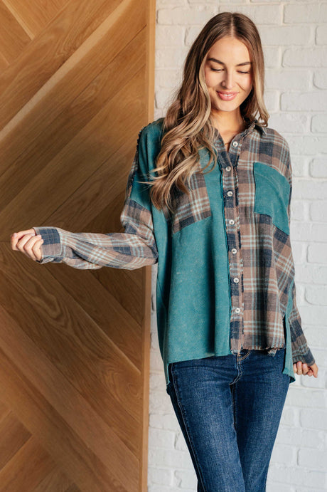 Camisa abotonada de cuadros térmicos atados por el tiempo