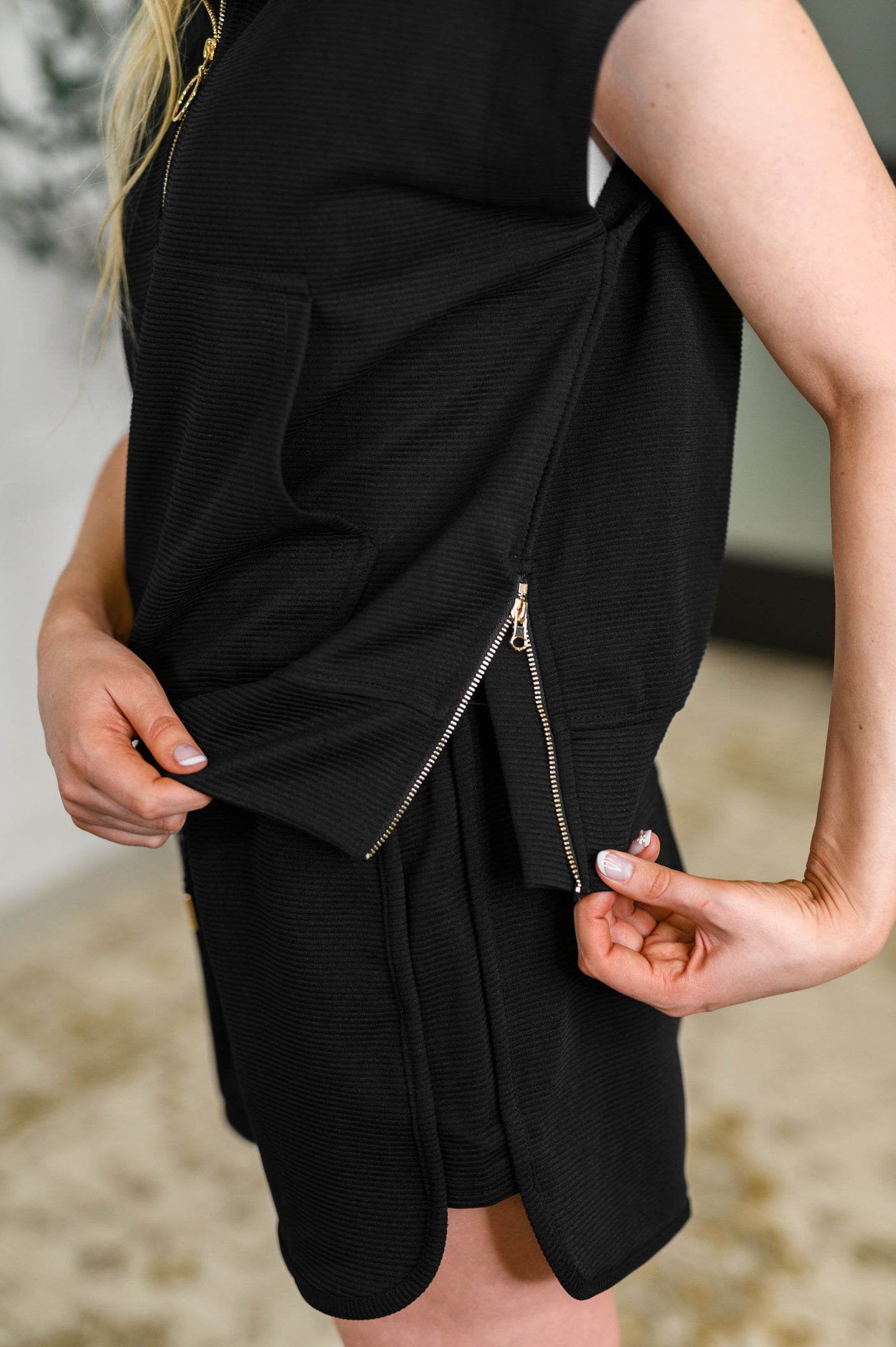 Conjunto de top y pantalones cortos con media cremallera de veinticuatro quilates