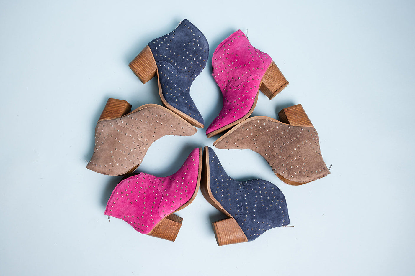 Botín de tacón con tachuelas Twilight en color topo