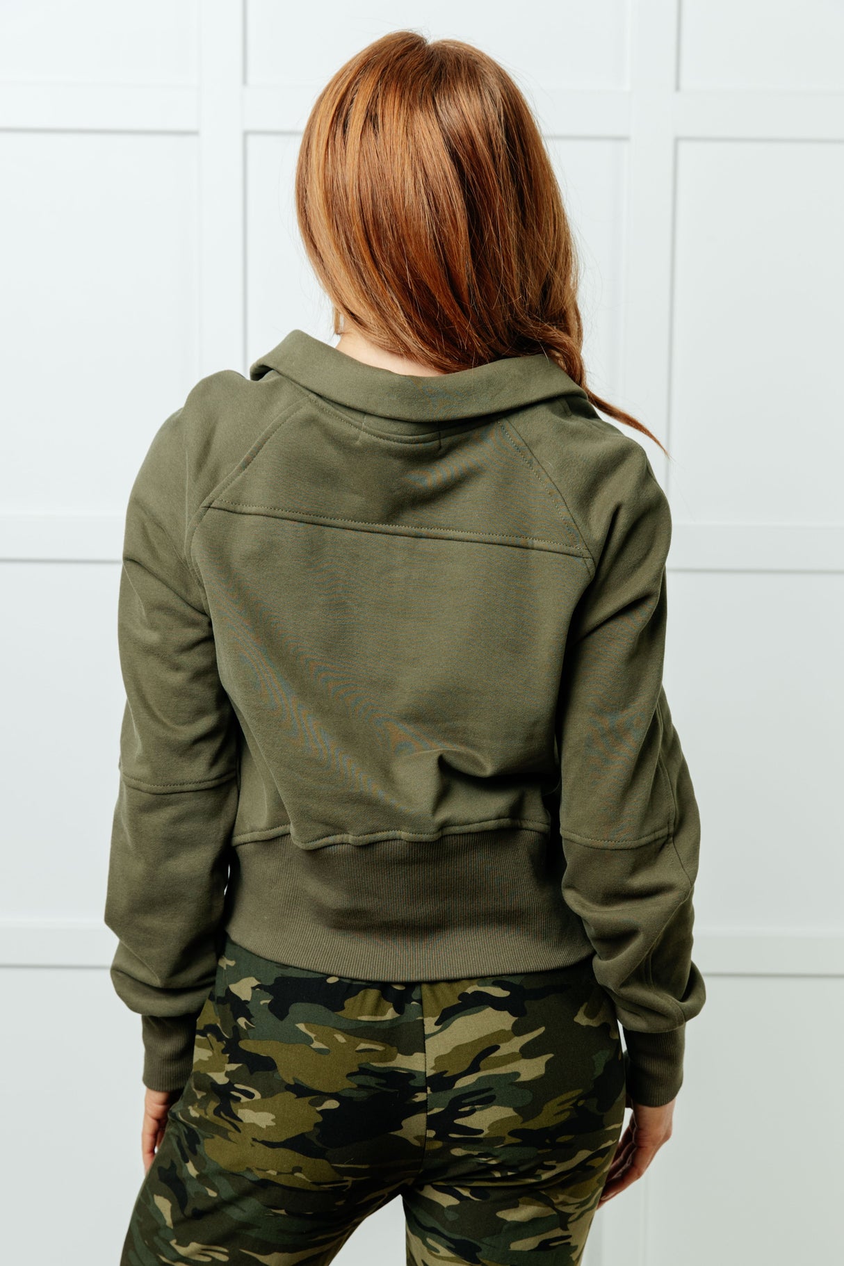 Sudadera con media cremallera "Under Her Spell" en verde