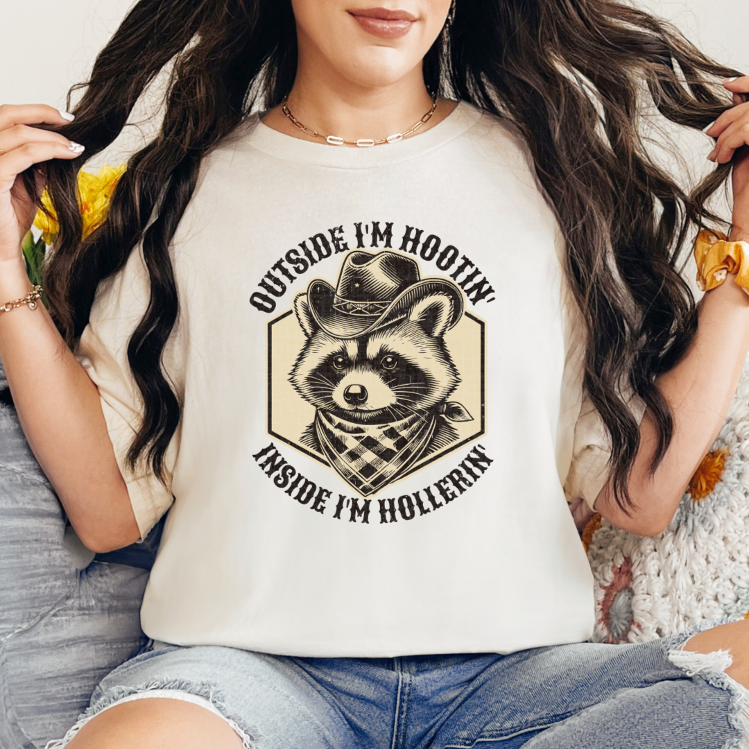 Camiseta gráfica "Afuera estoy ululando, adentro estoy gritando"