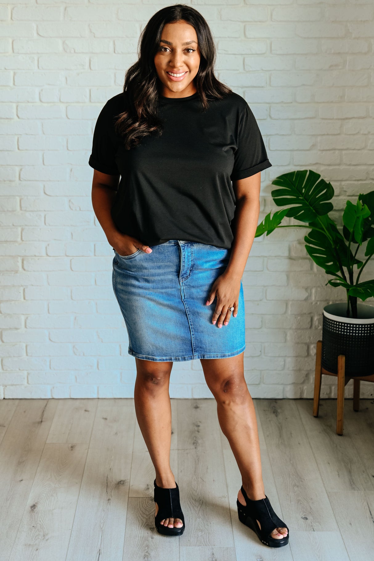 Camiseta Uptown Crew en negro