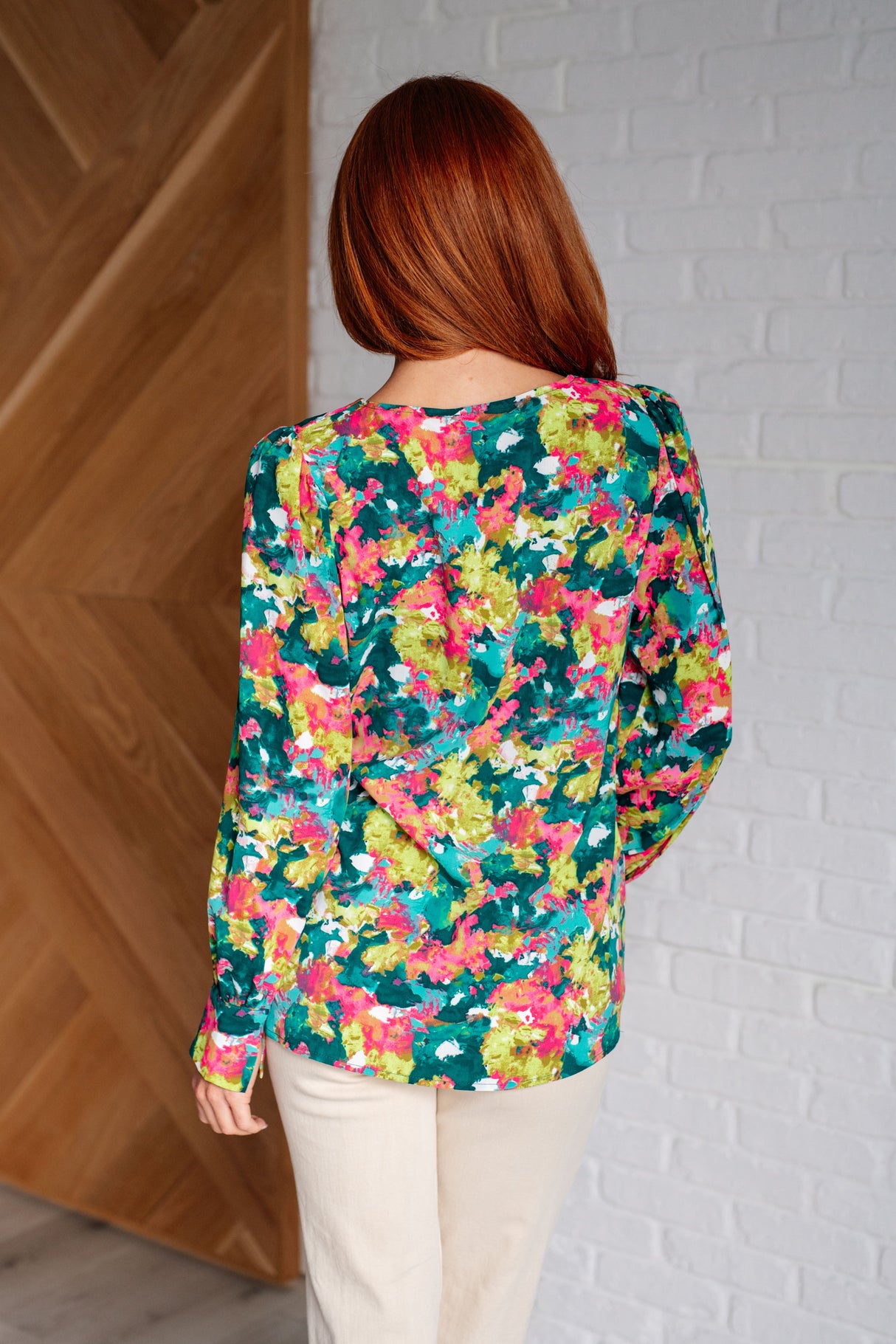 Blusa con cuello en V Vantage Point