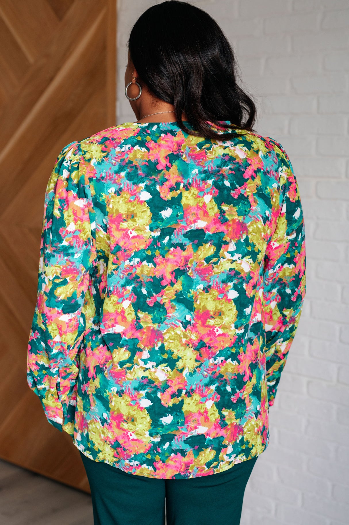 Blusa con cuello en V Vantage Point