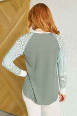 Top con estampado mixto muy curioso