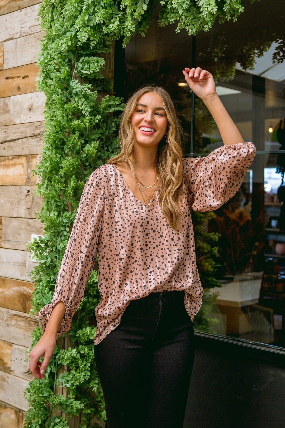 Blusa Vivian de satén en oro rosa