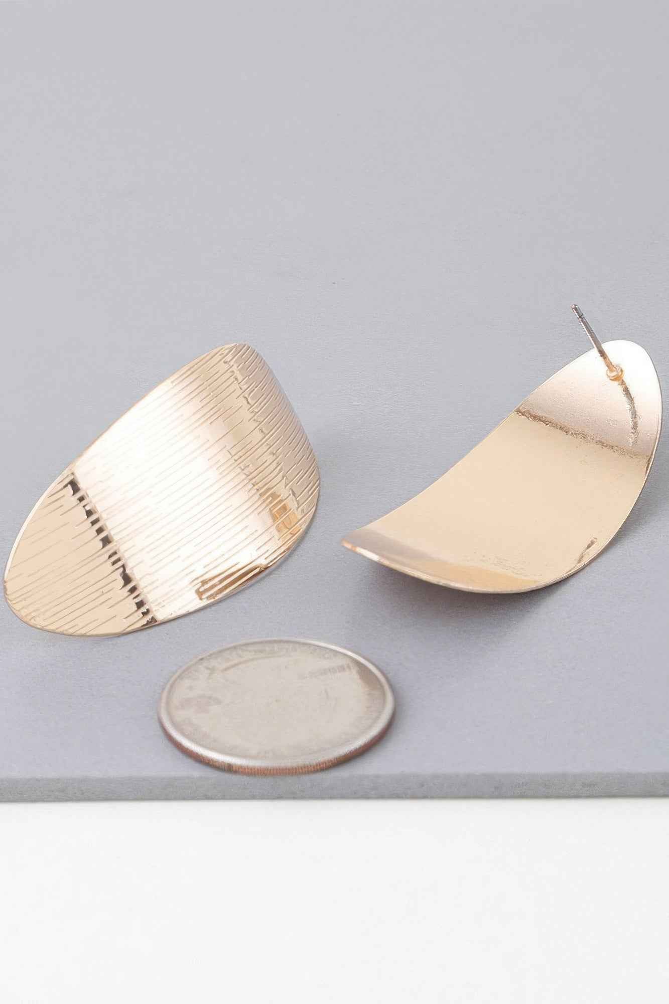 Shiny Curved Peel Earrings