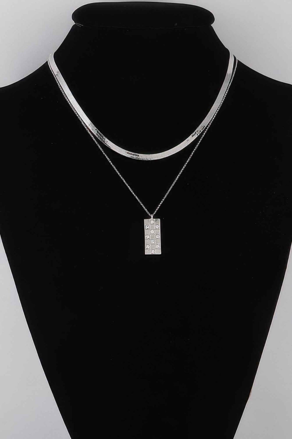 Checkered Jewel Pendant Necklace