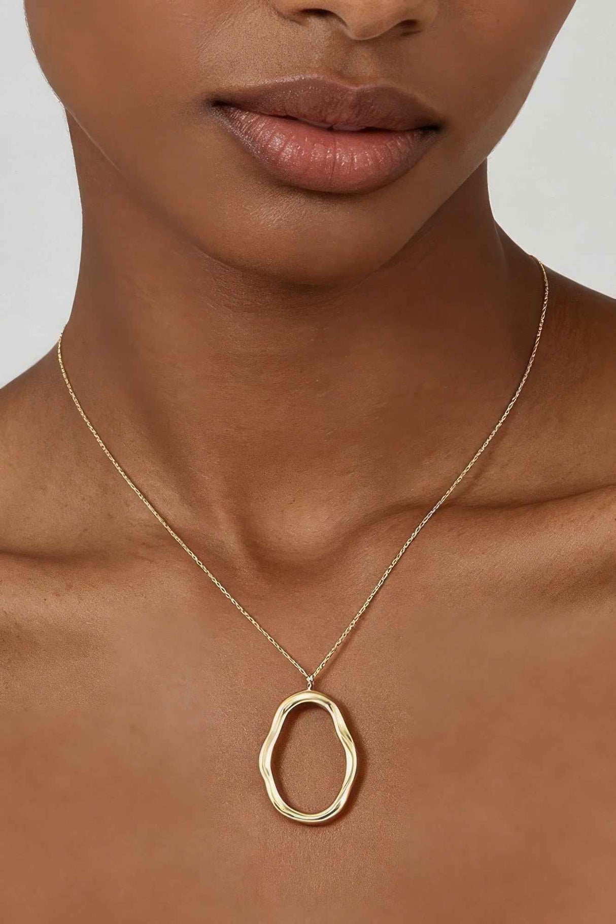 Hammered Ripple Oval Twisted Necklace