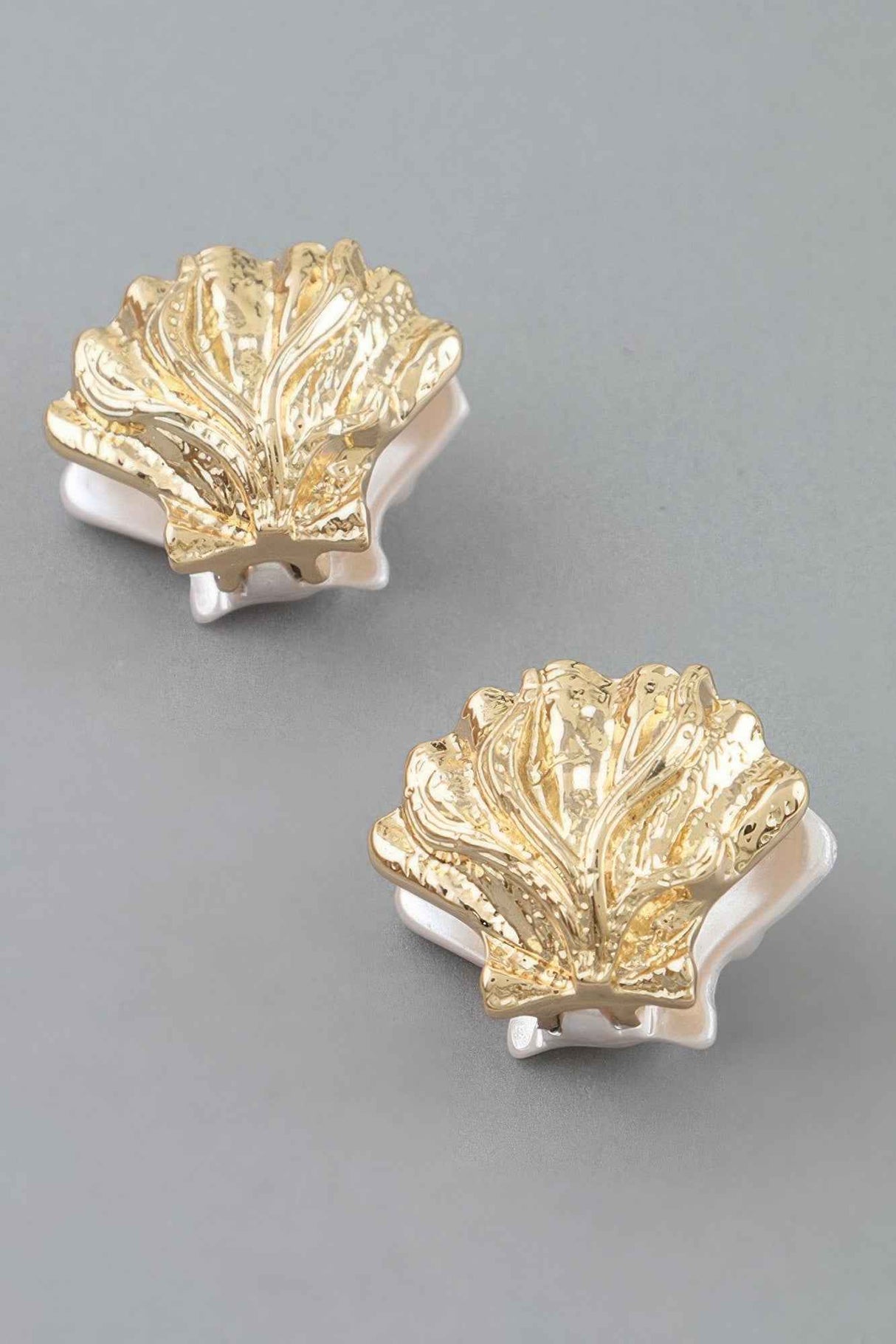 Luxury Clamshell Clasp Earrings