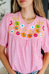Blusa rosa con mangas abullonadas y bordado Wander Bloom