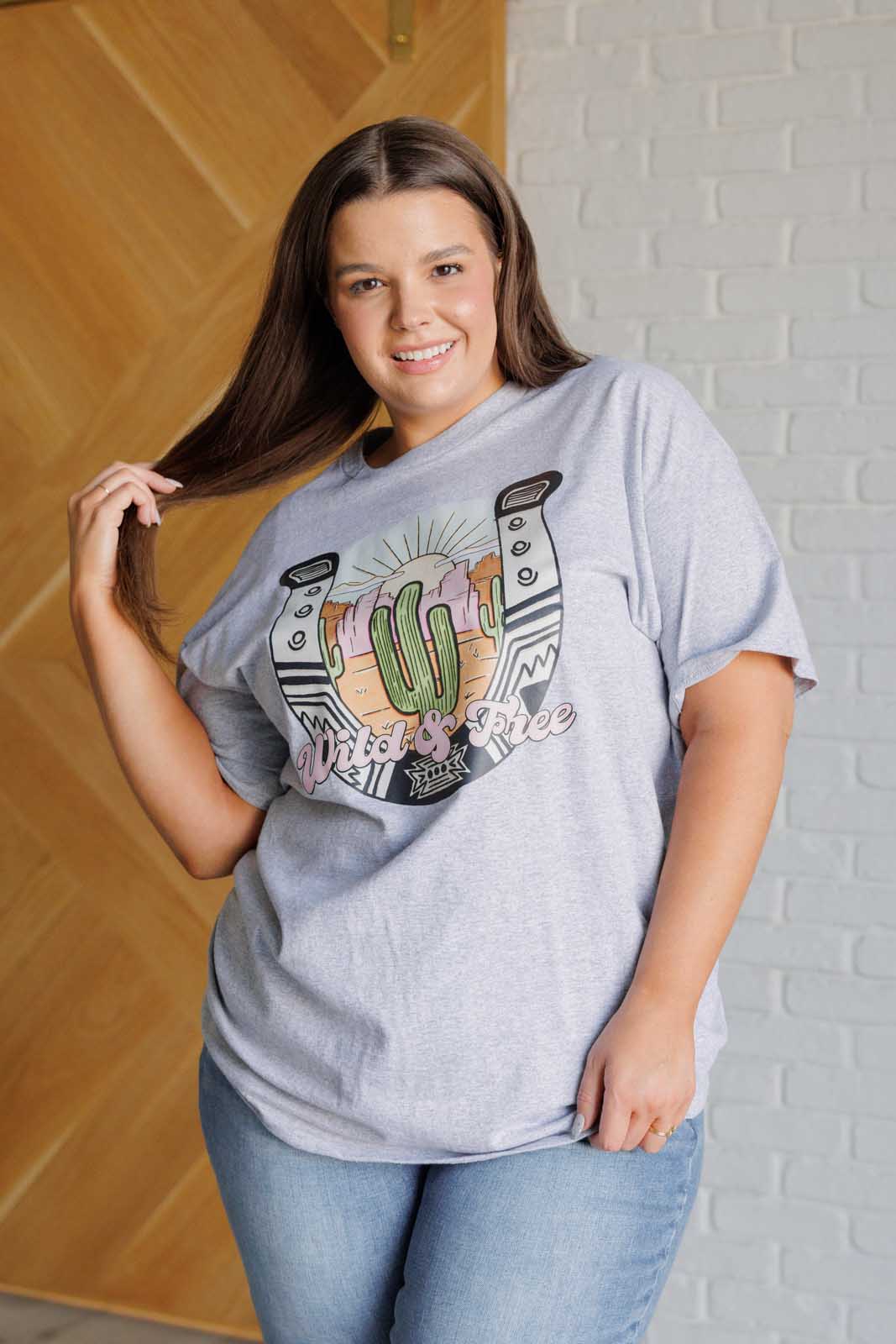 Camiseta gráfica de herradura salvaje y libre