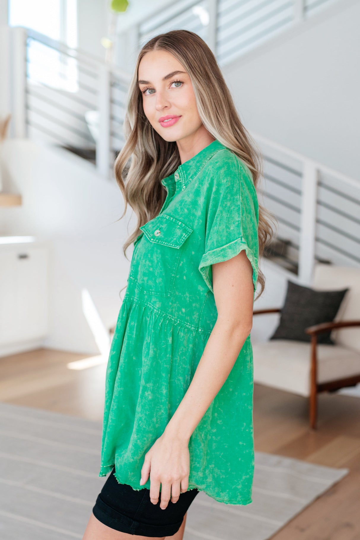 Blusa peplum con botones para trabajar en el jardín