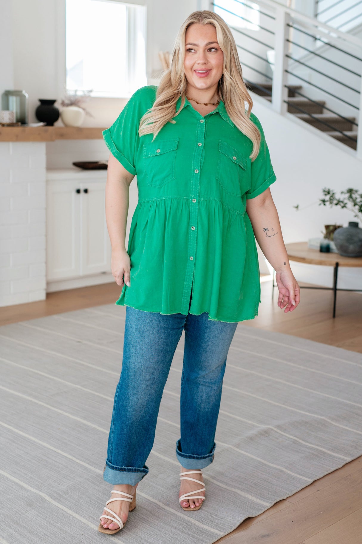 Blusa peplum con botones para trabajar en el jardín