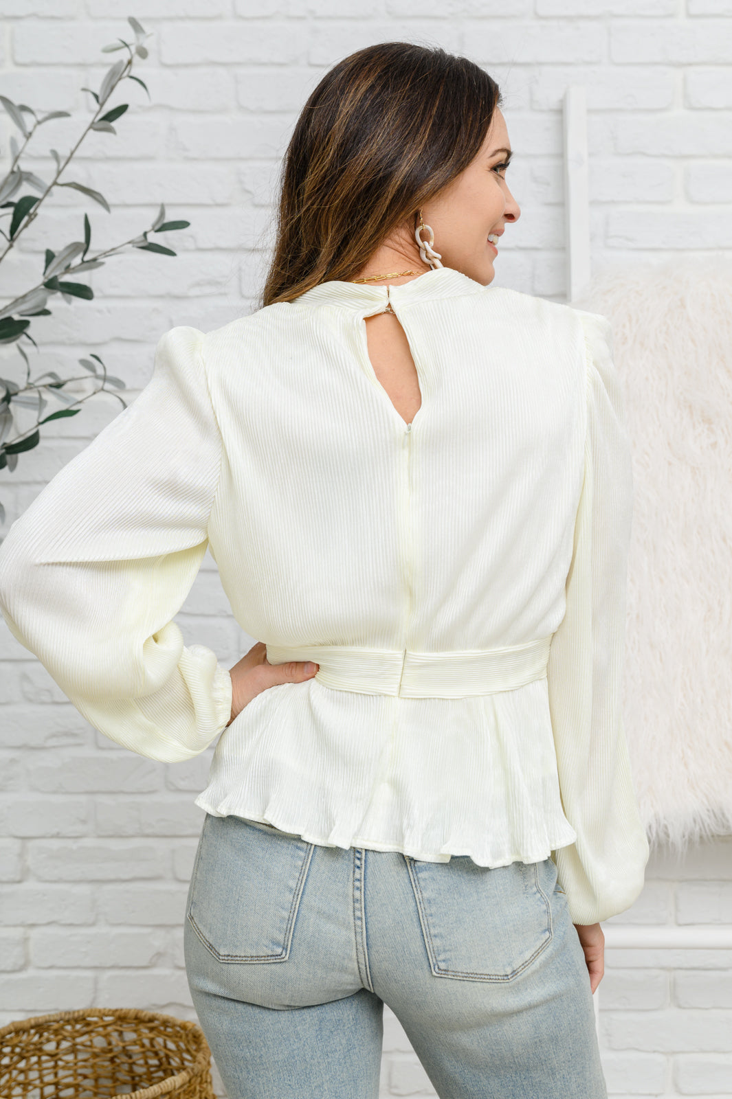 Blusa Xanidu de manga larga con cuello en V en color blanco