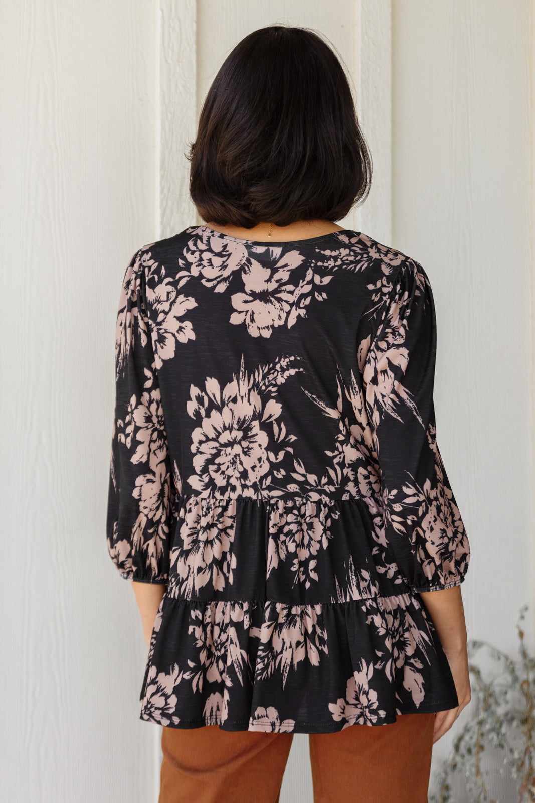 Top floral con cuello en V a tu elección