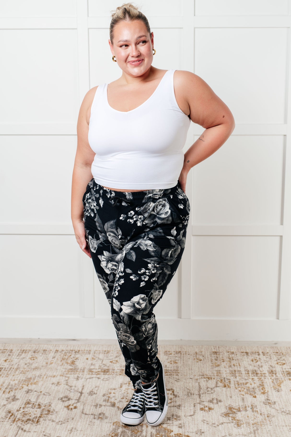 Tus nuevos joggers favoritos con estampado de rosas