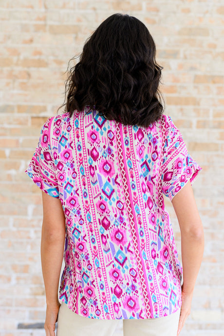 Top con cuello en V Yours Truly en color magenta