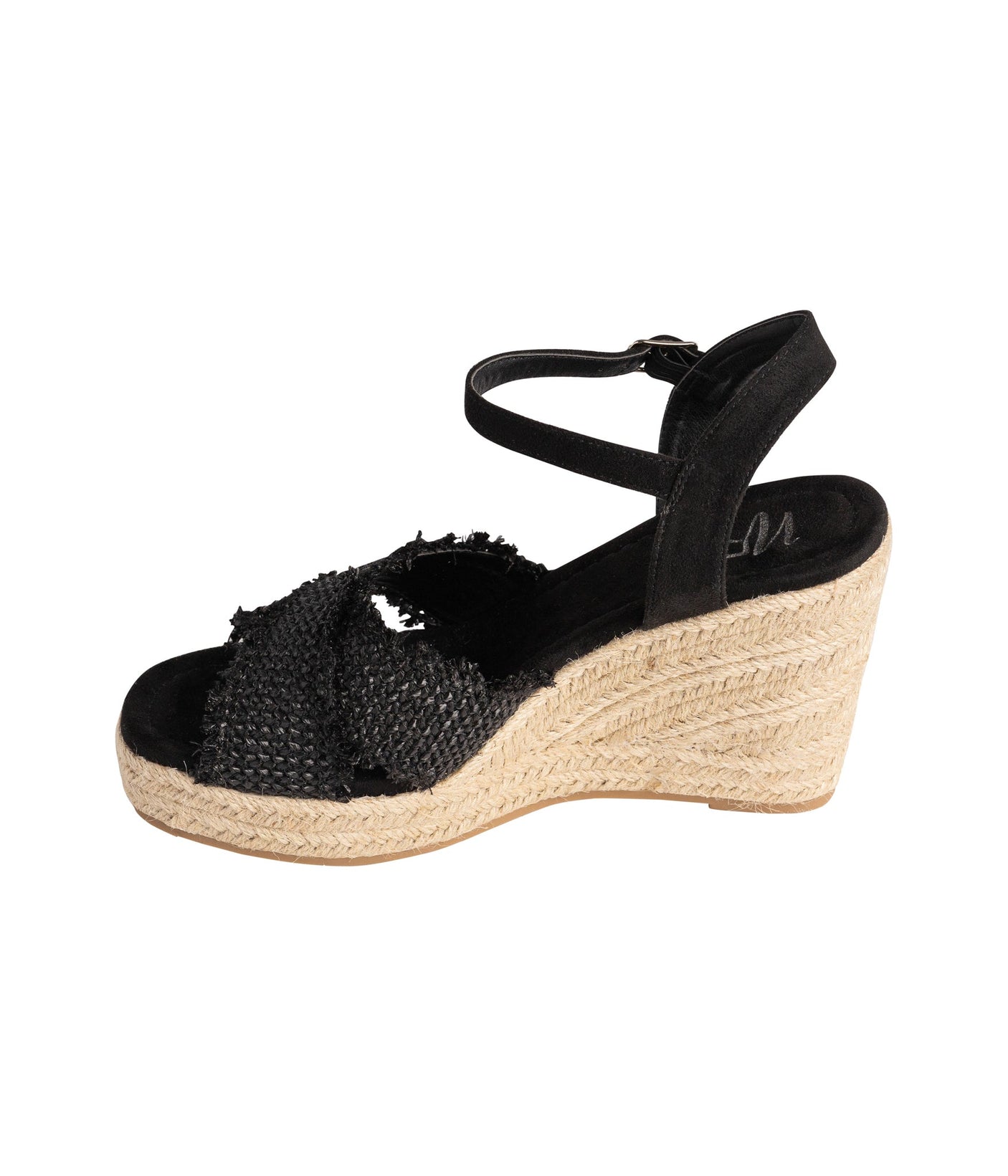 Elinor Wedge en negro