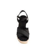 Elinor Wedge en negro