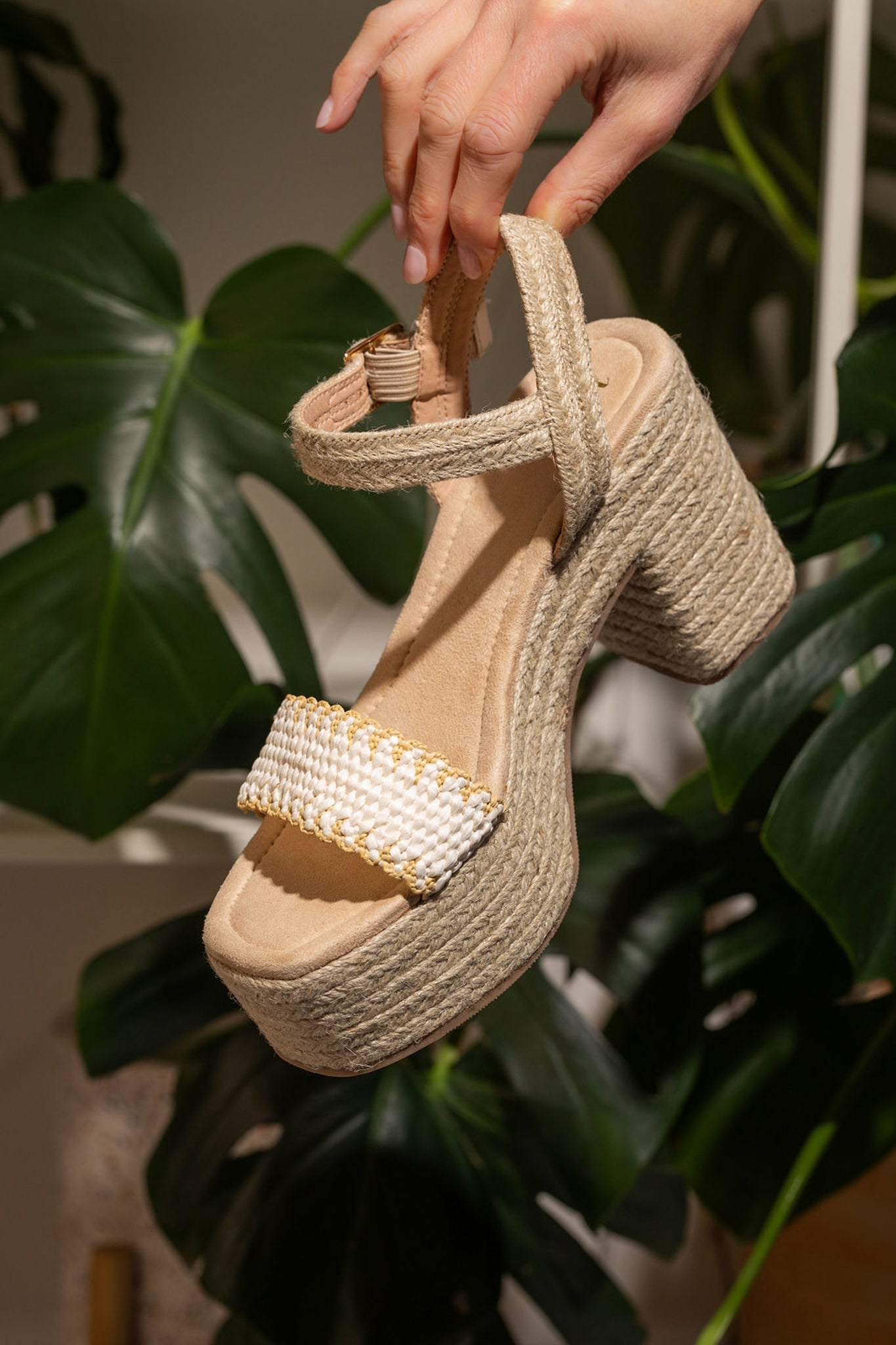 Elise Wedge en blanco roto