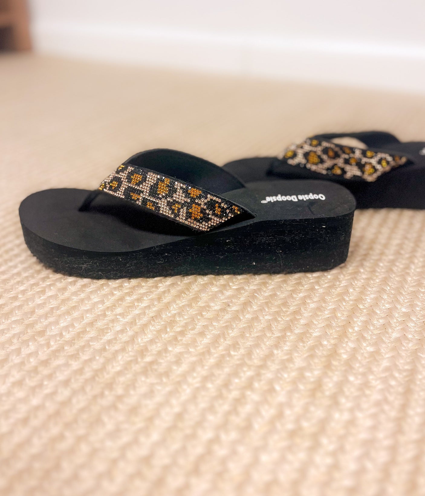 Sandalia Evirare con diamantes de imitación en Cheeath