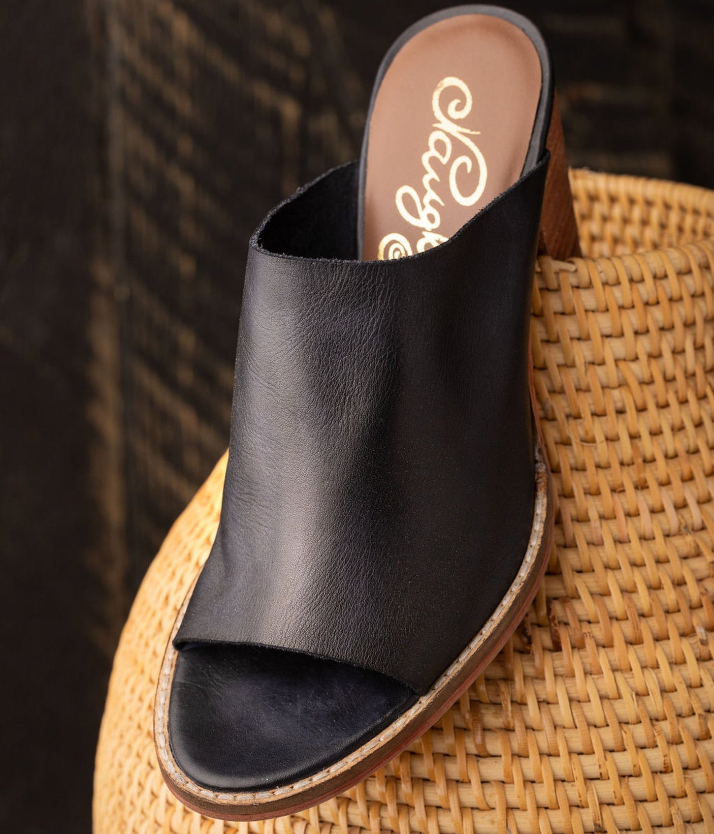 Sandalia de tacón Hallie en color negro