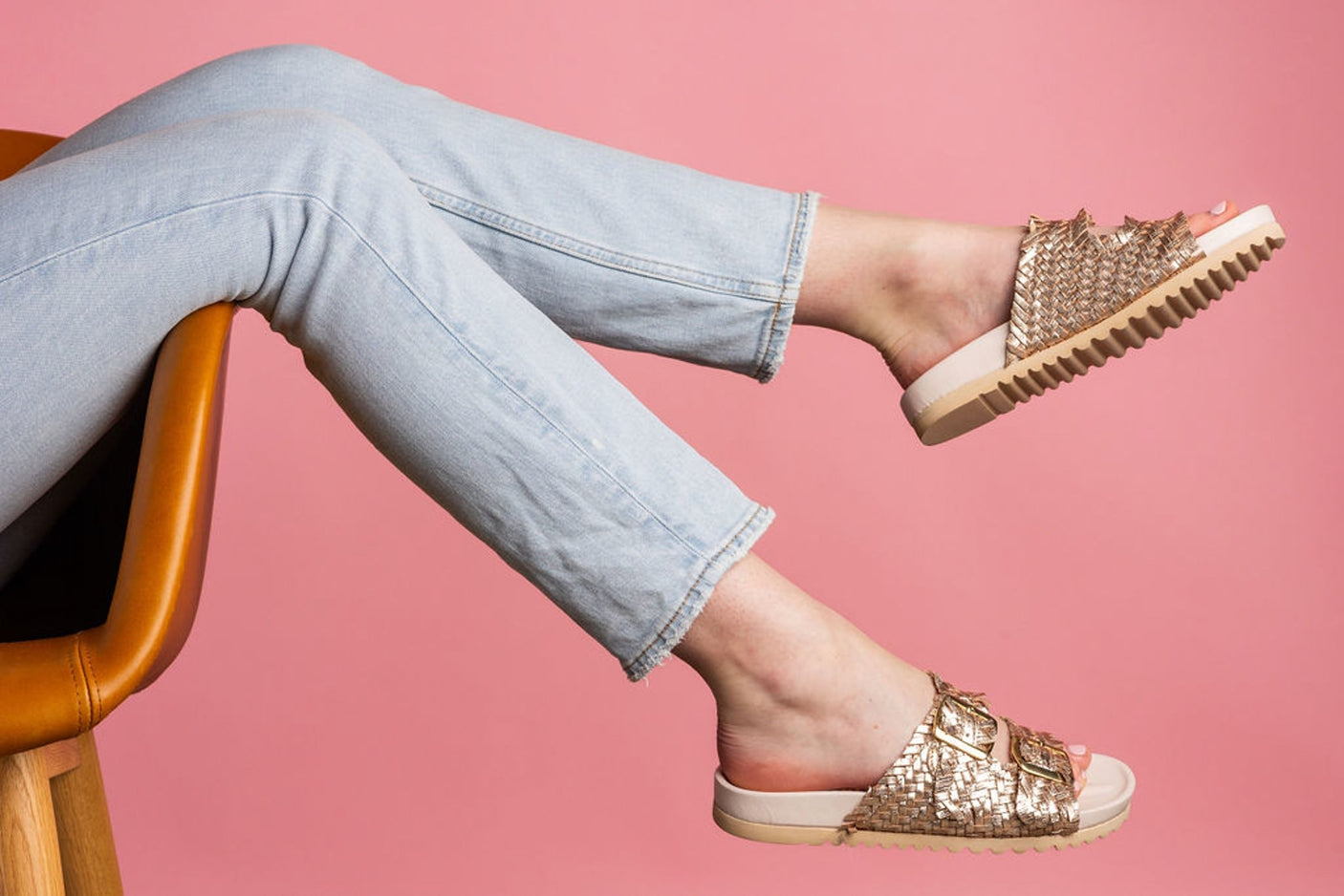 Sandalias con tiras tejidas dobles Intertwine en color champán